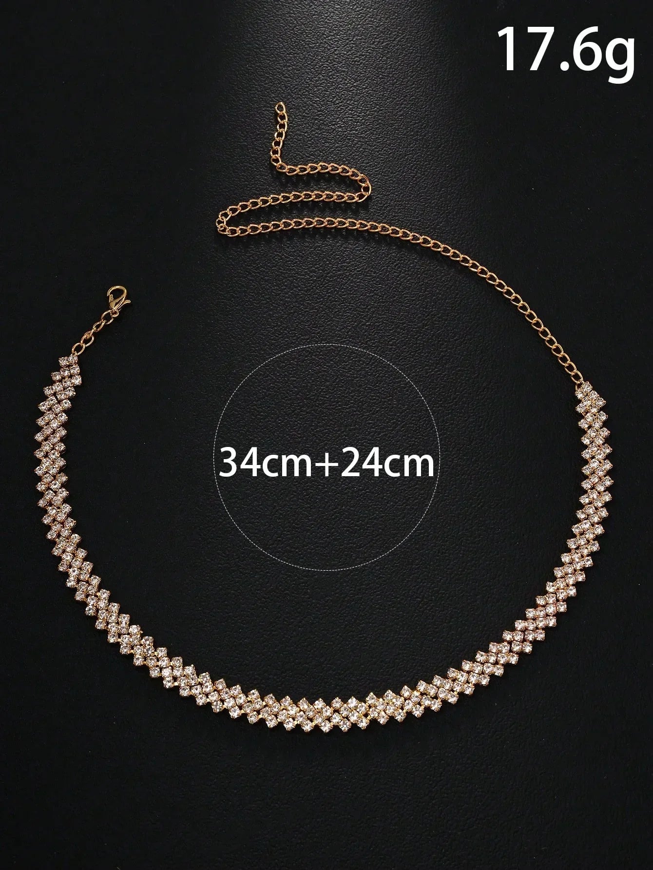 Elegant necklace with crystals