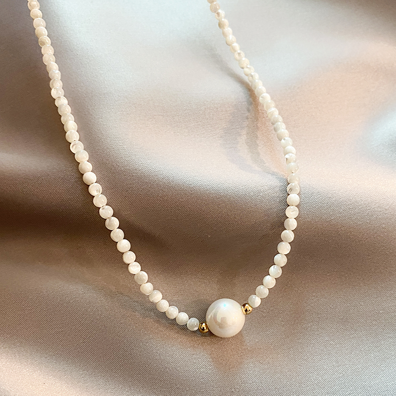 Elegant Pearl Necklace 