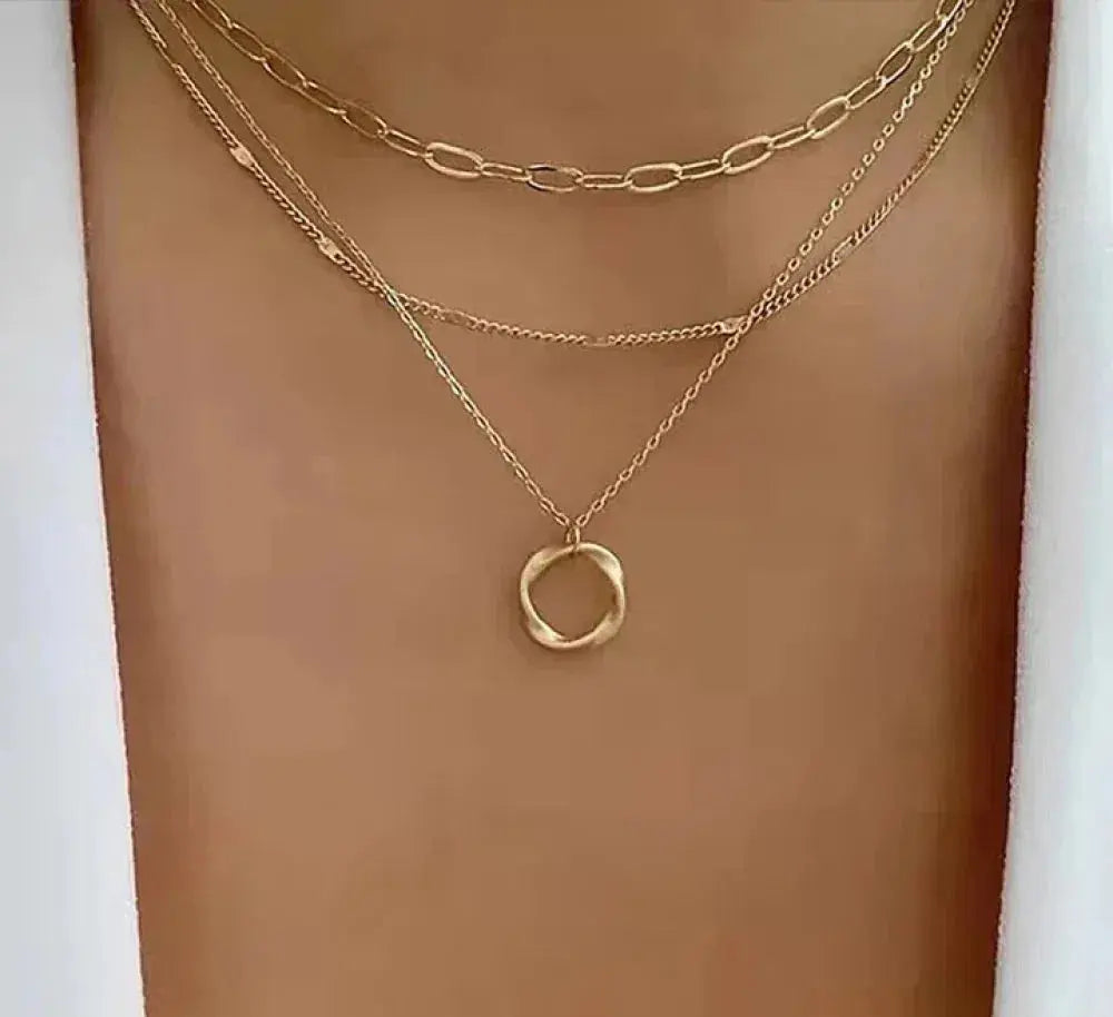 Classic Gold Layered Necklace with Pendant